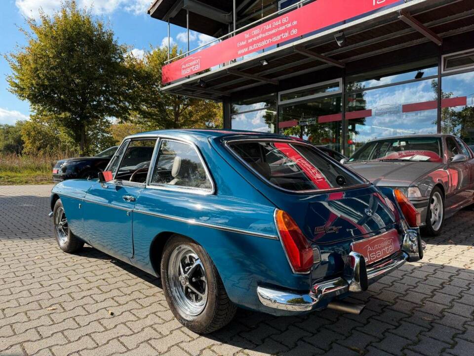 Image 4/35 de MG MGB GT (1972)
