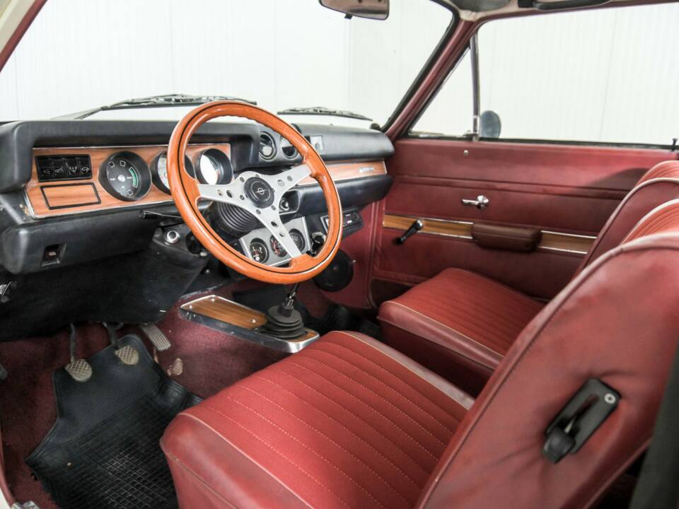 Image 11/50 of Opel Olympia 1700 S (1968)