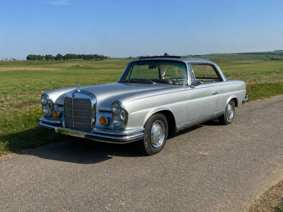 Afbeelding 1/8 van Mercedes-Benz 220 SE b (1962)