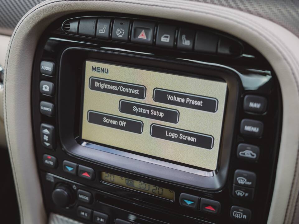 Image 43/48 of Jaguar XJR (2006)