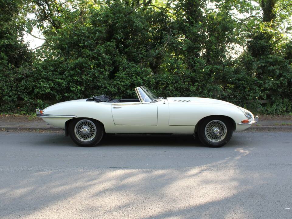 Image 7/18 of Jaguar E-Type 4.2 (1965)