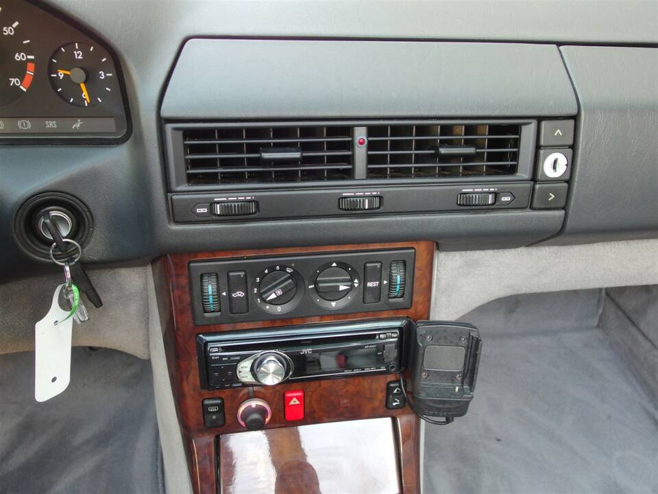 Image 54/96 of Mercedes-Benz 300 SL (1992)