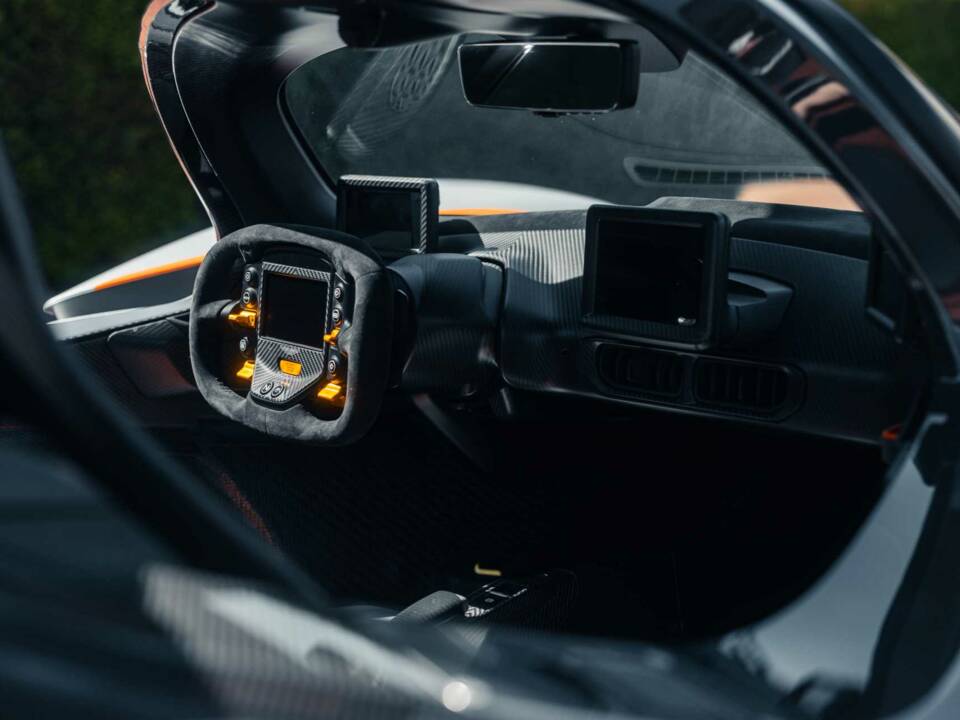 Image 16/38 de Aston Martin Valkyrie AMR Pro (2022)