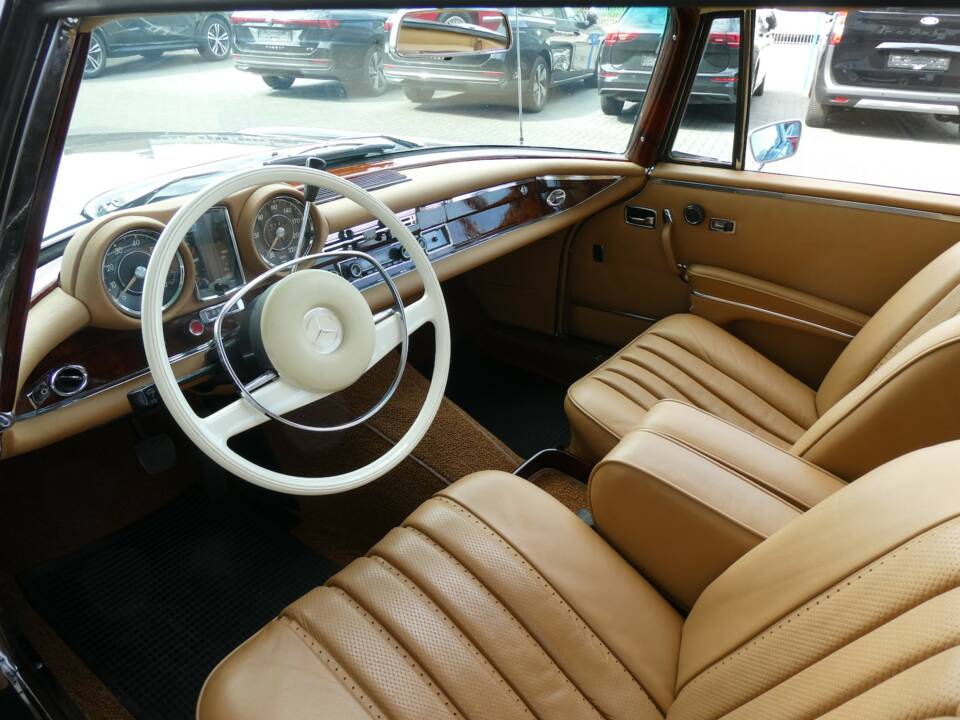 Image 8/21 of Mercedes-Benz 280 SE (1969)