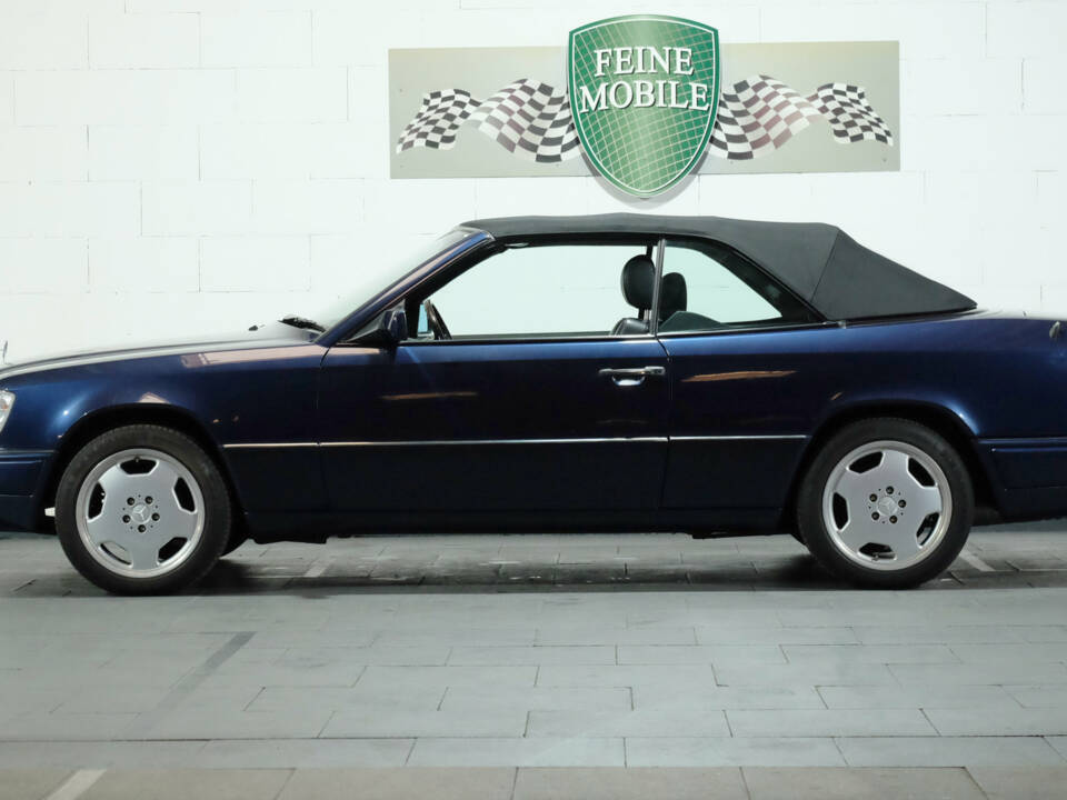 Immagine 3/20 di Mercedes-Benz E 220 (1996)