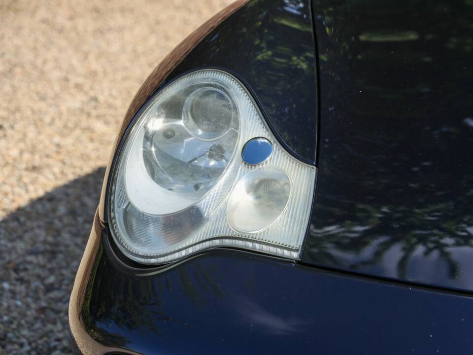 Image 19/50 of Porsche 911 Carrera 4S (2004)