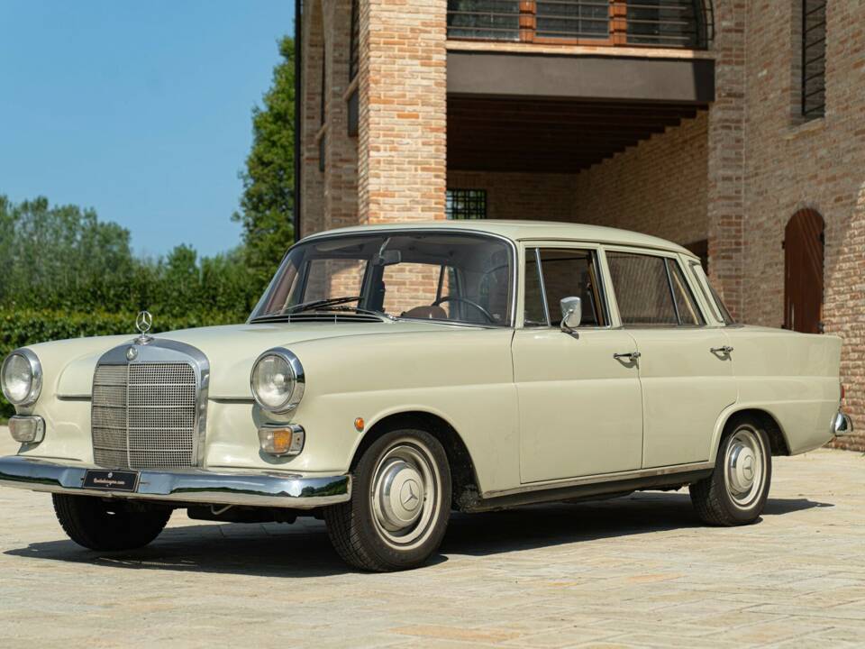 Bild 1/50 von Mercedes-Benz 200 (1966)