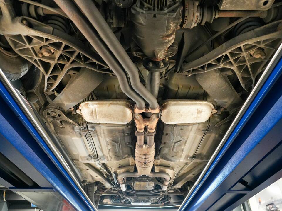 Image 38/41 of Mercedes-Benz 560 SEC (1990)