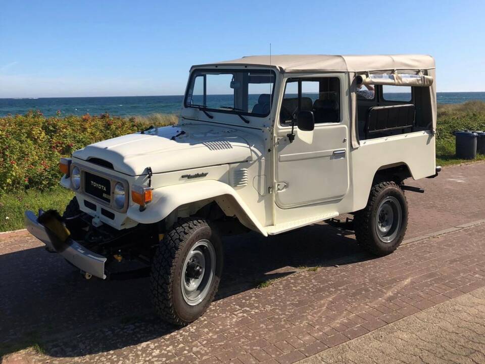 Bild 2/15 von Toyota Land Cruiser BJ 43 (1979)