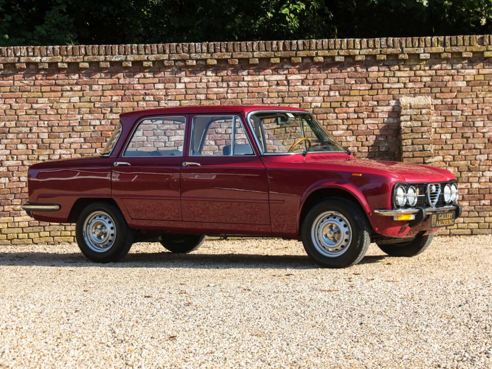 Image 31/50 of Alfa Romeo Giulia Nuova Super 1300 (1975)