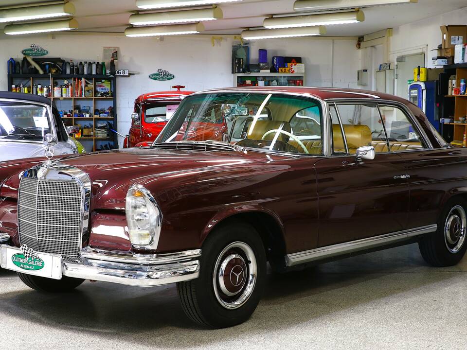 Bild 1/39 von Mercedes-Benz 220 SE b (1964)