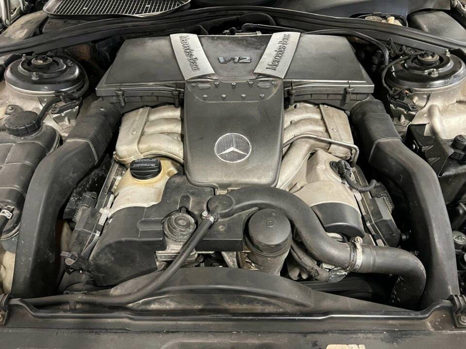 Image 17/18 of Mercedes-Benz CL 600 (2001)