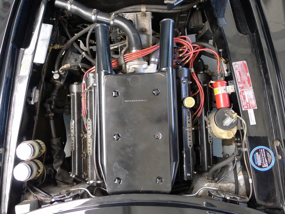 Image 16/38 of Maserati Indy 4700 (1970)