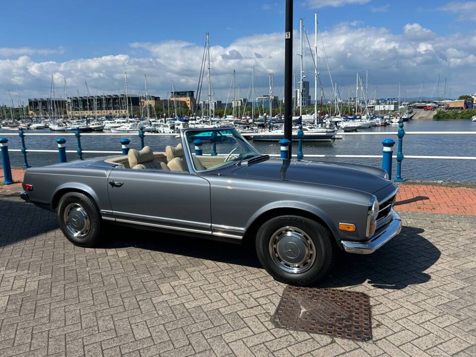 Afbeelding 2/39 van Mercedes-Benz 280 SL (1971)