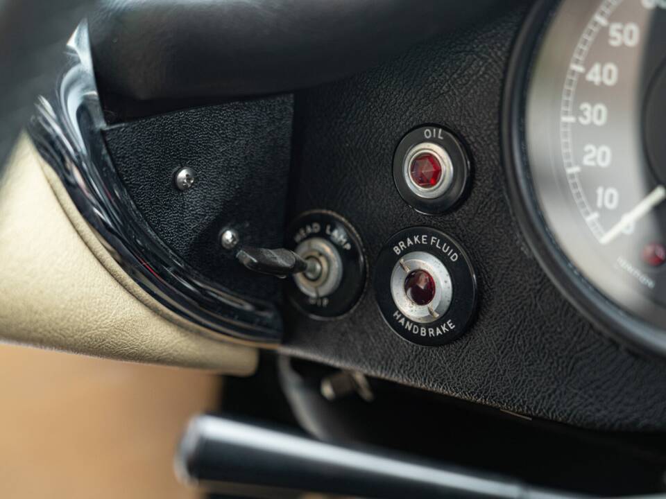 Bild 43/50 von Jaguar E-Type V12 (2+2) (1971)