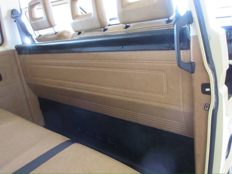 Image 17/40 of Volkswagen T3 Caravelle 2.0 (1987)