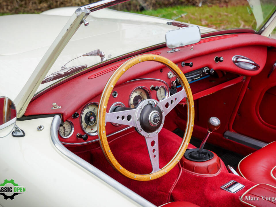 Immagine 7/50 di Austin-Healey 3000 Mk II (BT7) (1961)