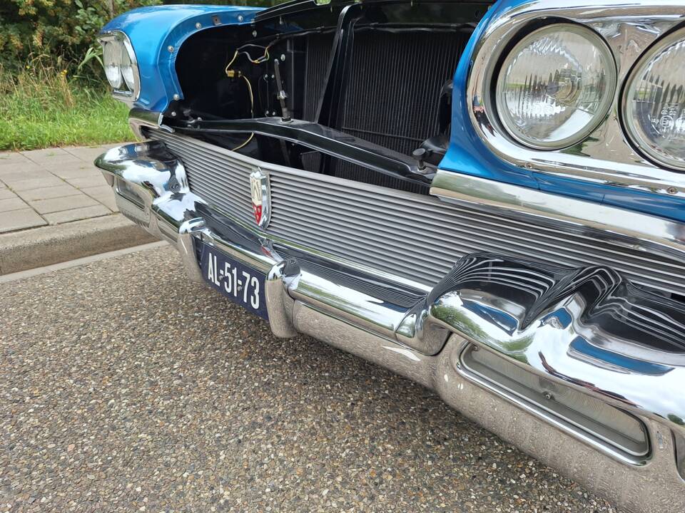 Image 26/34 of Oldsmobile Series 88 Holiday Hardtop (1958)