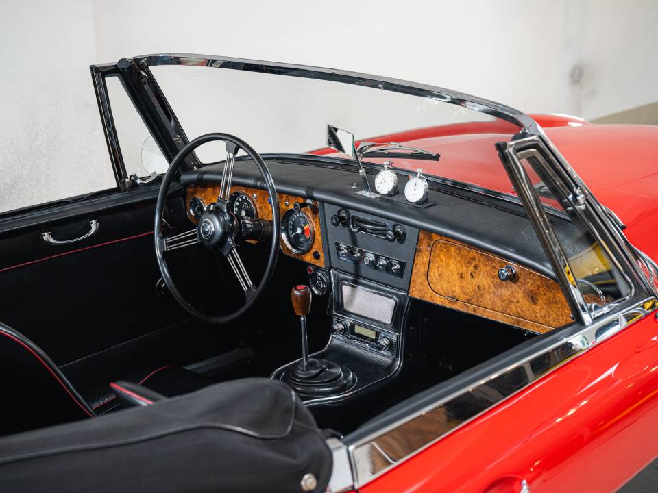 Image 8/50 of Austin-Healey 3000 Mk III (BJ8) (1964)