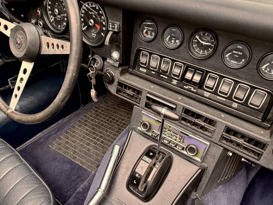 Image 13/18 de Jaguar Type E V12 (1973)