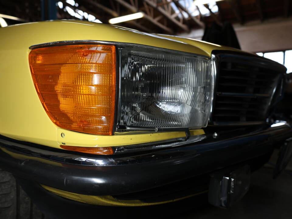 Image 12/50 of Mercedes-Benz 500 SL (1983)