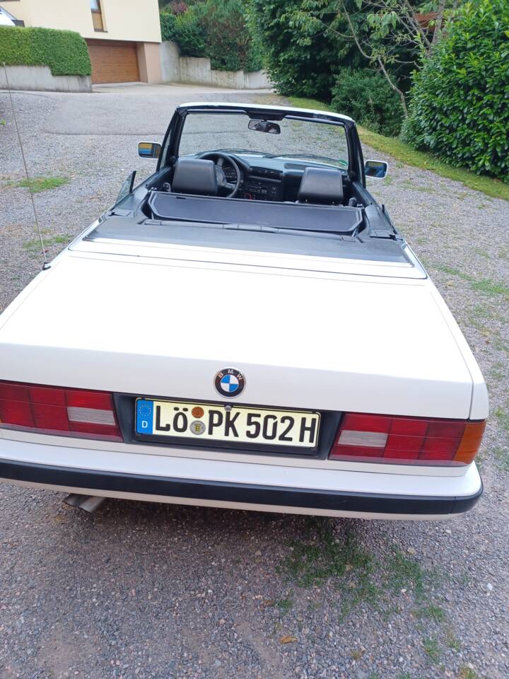 Image 44/55 of BMW 320i (1991)