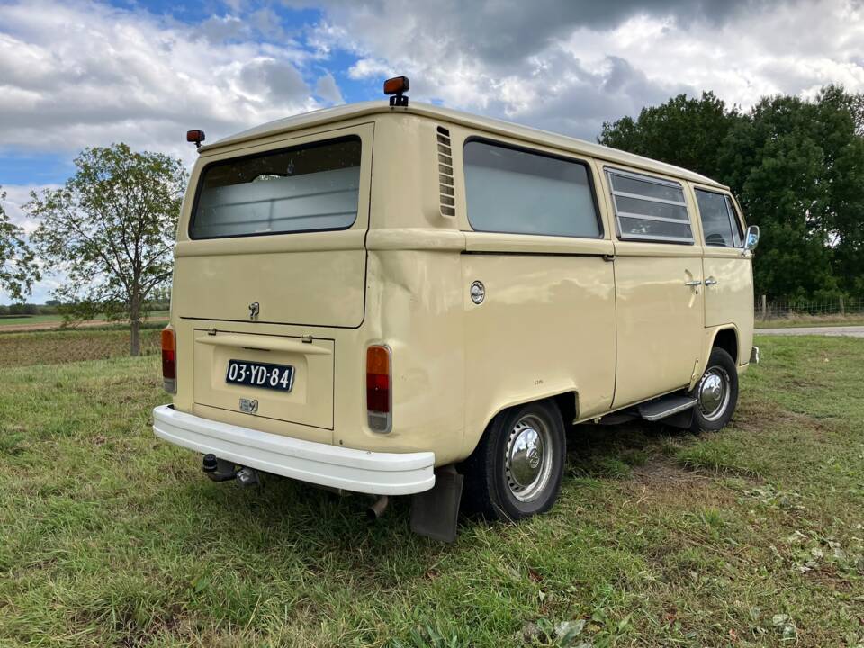 Imagen 6/15 de Volkswagen T2b minibus (1974)