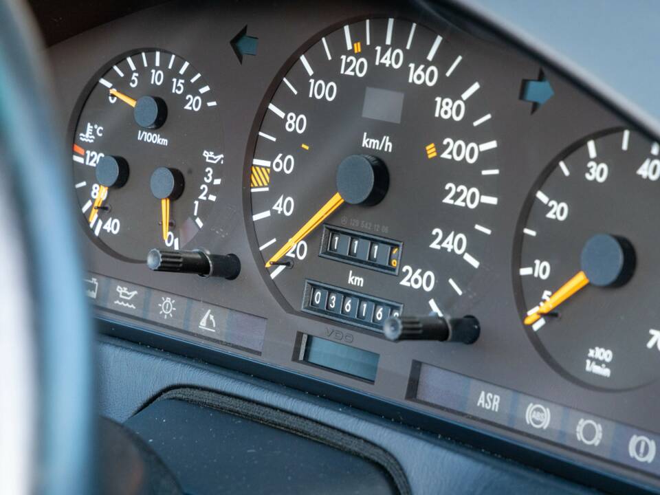Image 23/50 of Mercedes-Benz 500 SL (1991)