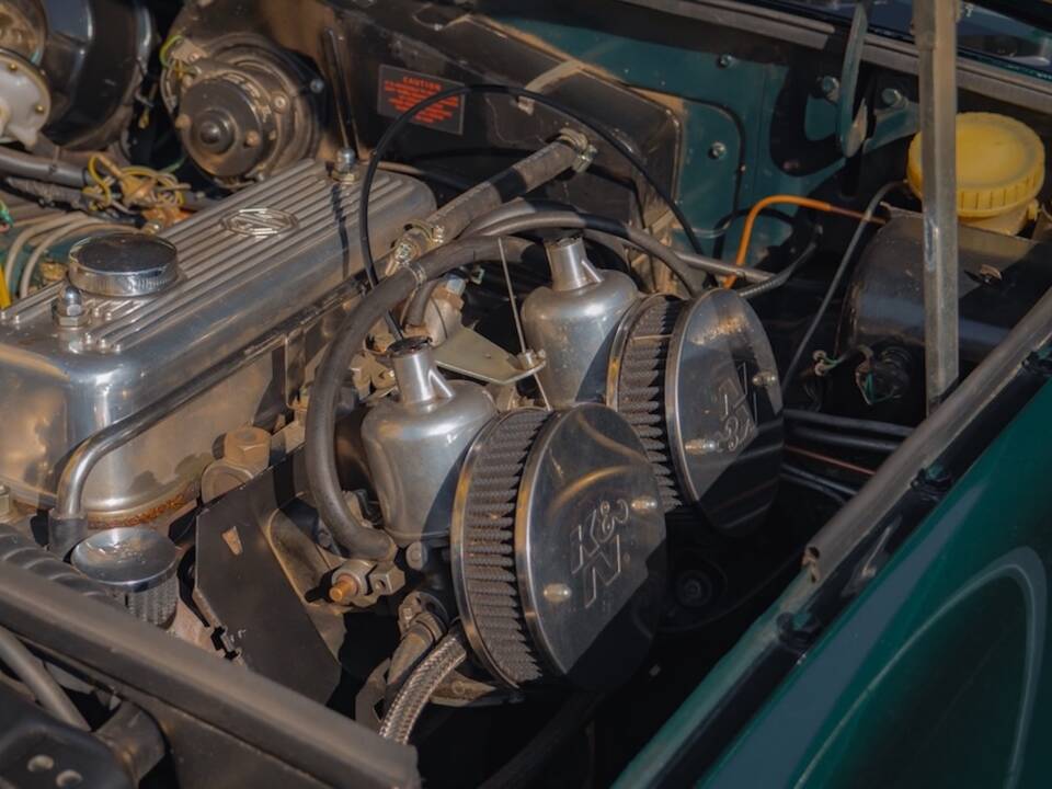 Image 20/50 of MG MGB GT (1974)