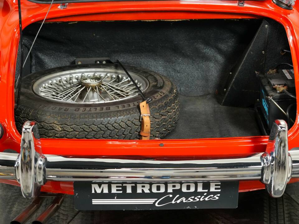 Image 10/50 of Austin-Healey 3000 Mk II (BJ7) (1964)