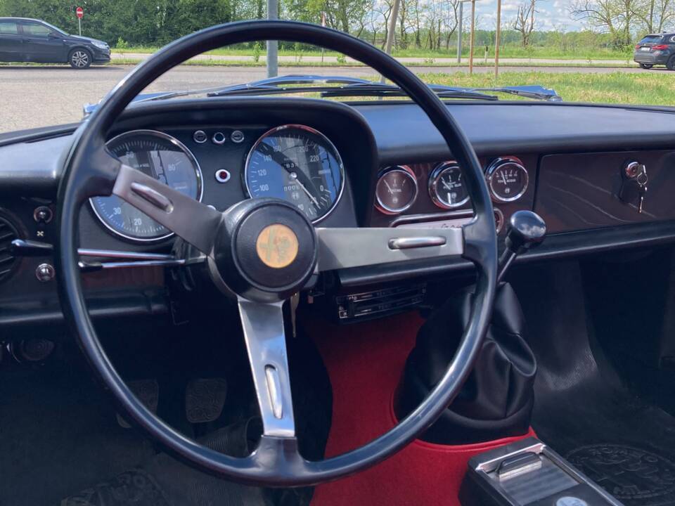 Immagine 8/9 di Alfa Romeo 1750 Spider (1970)