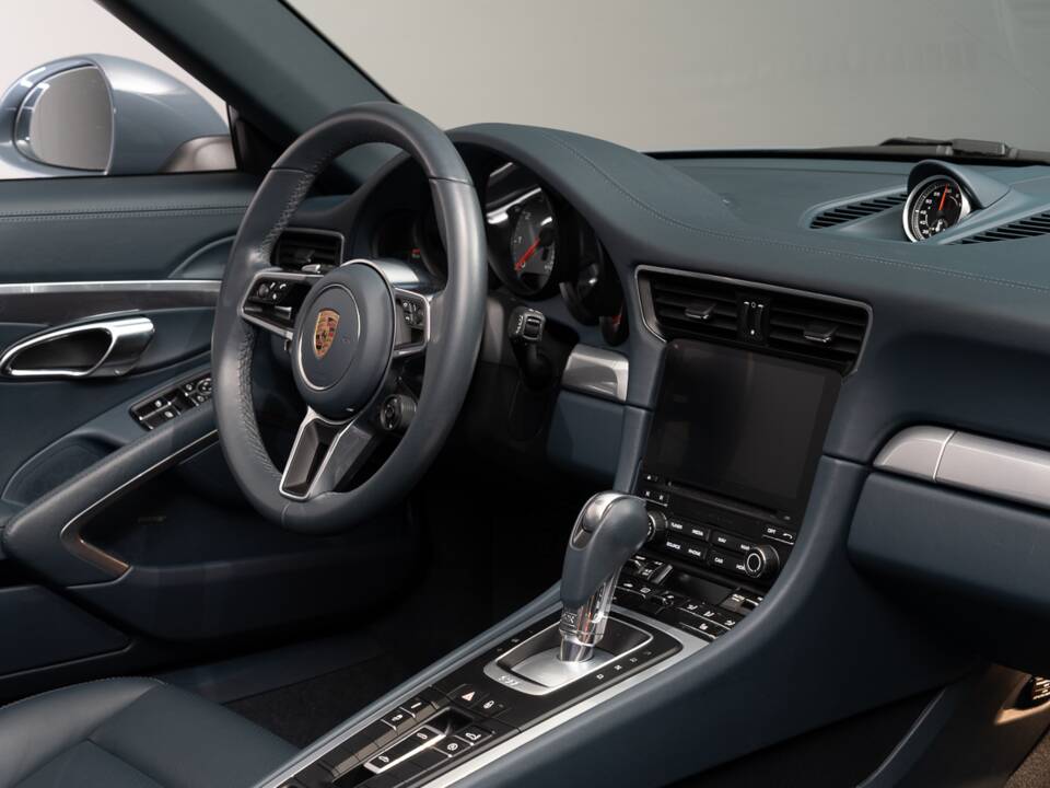 Image 24/37 of Porsche 911 Targa 4S (2016)