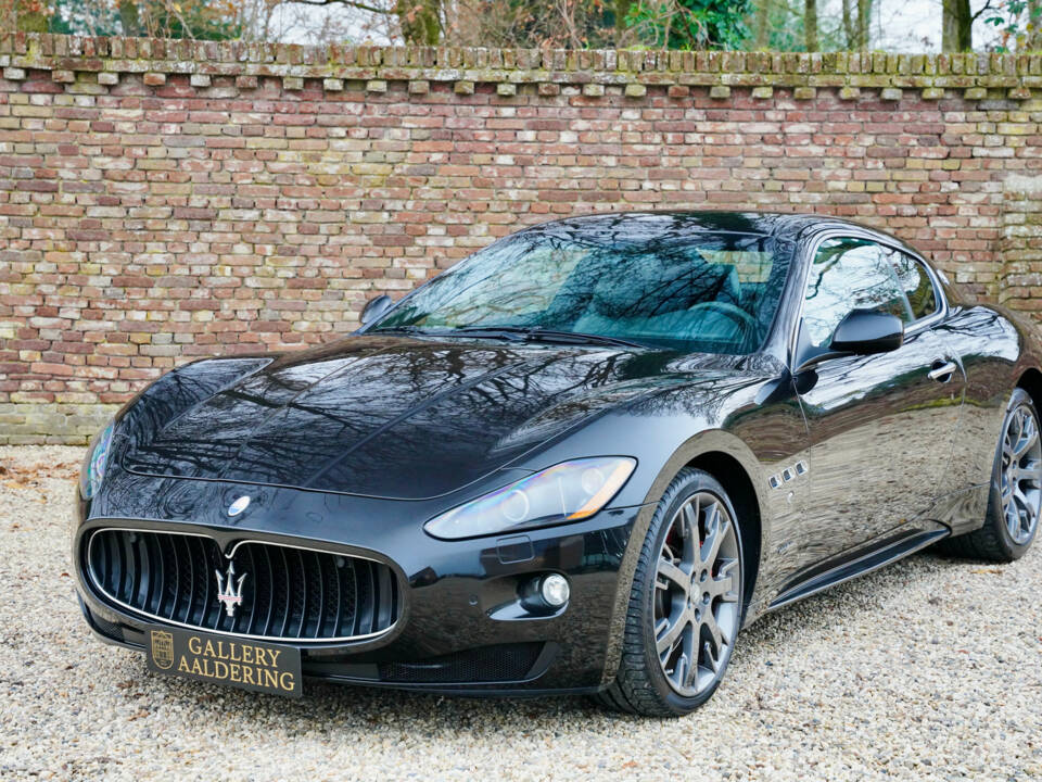 Bild 17/50 von Maserati GranTurismo S (2010)