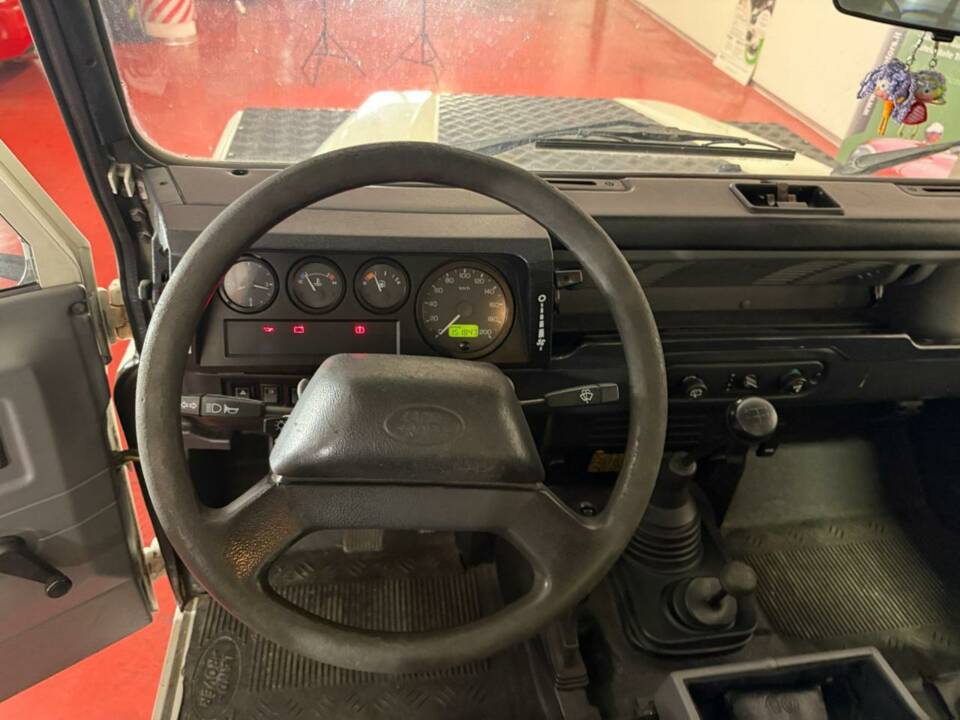 Image 11/27 of Land Rover Defender 90 Td5 (2000)