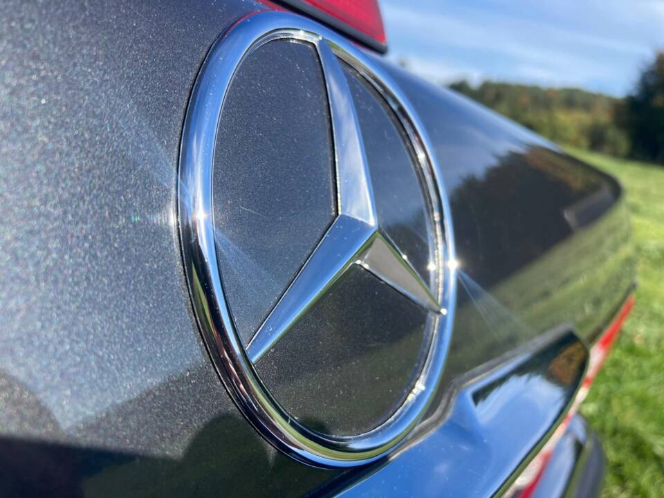 Image 16/42 of Mercedes-Benz 560 SL (1988)