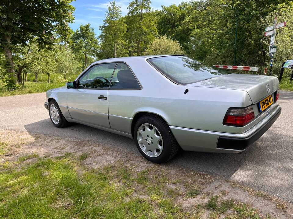 Bild 2/17 von Mercedes-Benz 230 CE (1991)