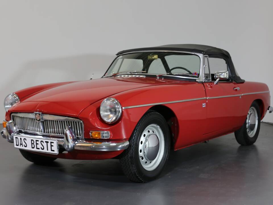 Image 37/49 of MG MGB (1966)