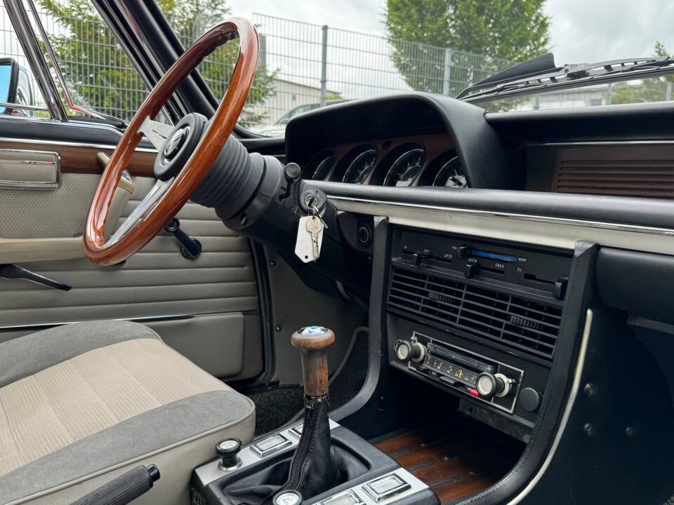 Image 42/73 of BMW 2,5 CS (1975)