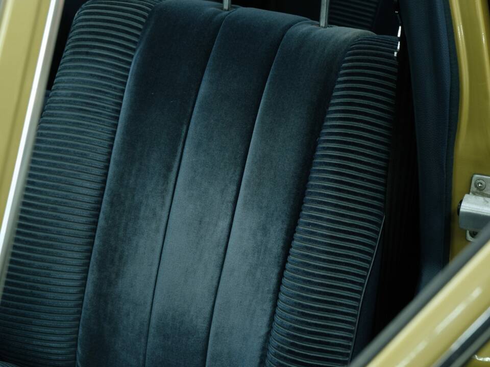 Image 28/76 of Mercedes-Benz 350 SEL (1977)