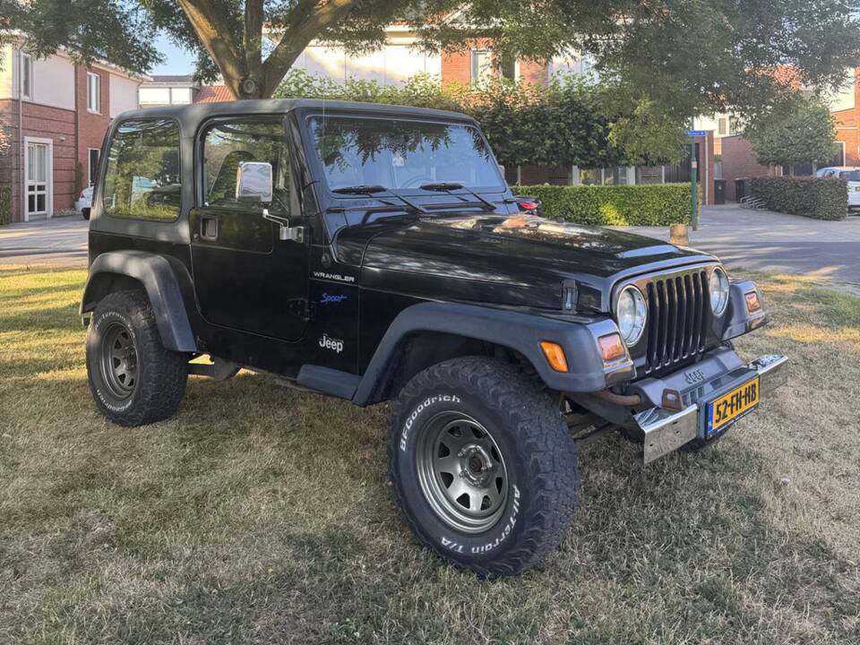 Bild 4/8 von Jeep Wrangler Sport 2.5 (1996)