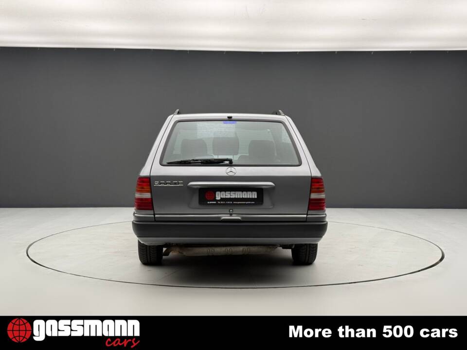 Immagine 7/15 di Mercedes-Benz 200 TE (1992)