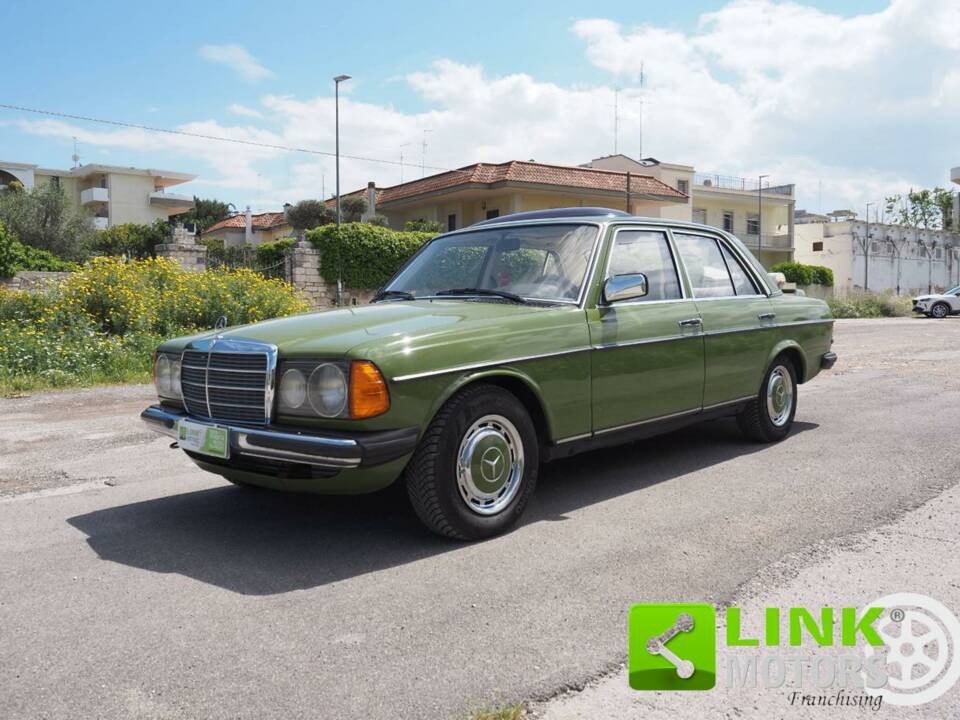 Immagine 1/10 di Mercedes-Benz 240 D (1982)