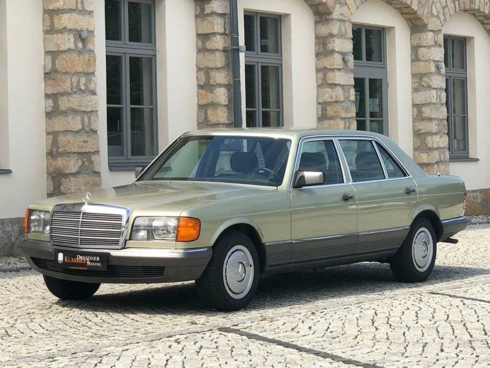 Image 2/20 of Mercedes-Benz 500 SEL (1984)