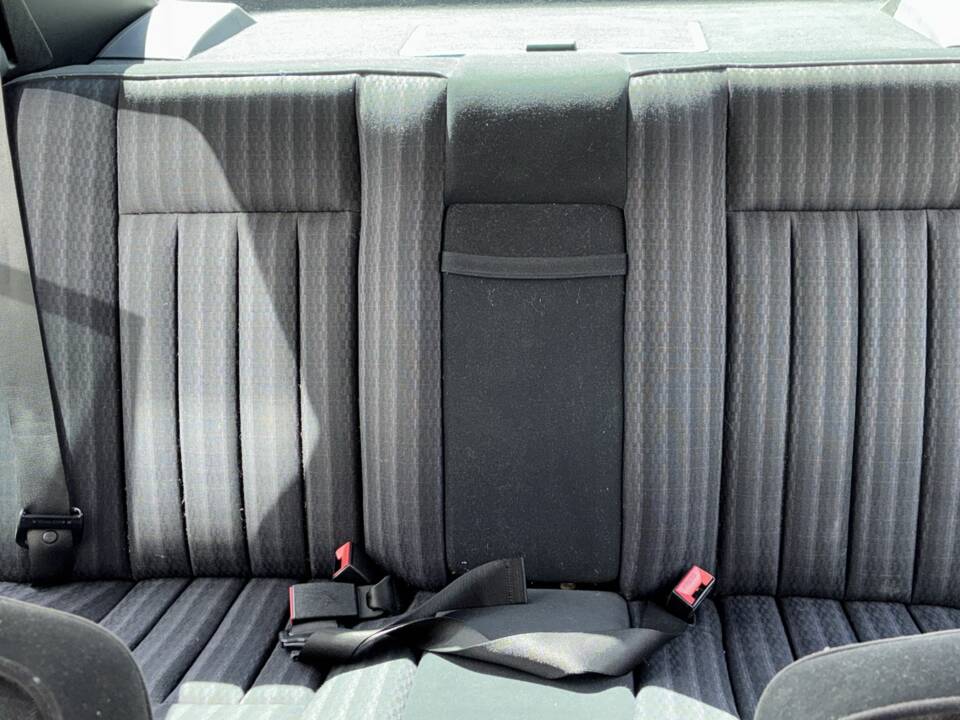 Immagine 15/33 di Mercedes-Benz 230 E (1992)