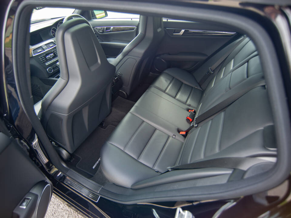 Bild 14/25 von Mercedes-Benz C 63 AMG T (2012)
