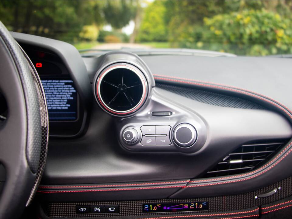 Bild 32/43 von Ferrari F8 Spider (2020)