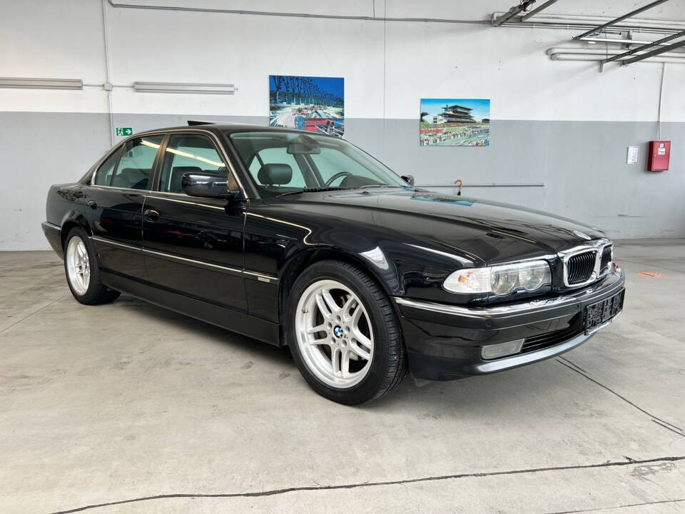 Immagine 3/48 di BMW 740i (2001)