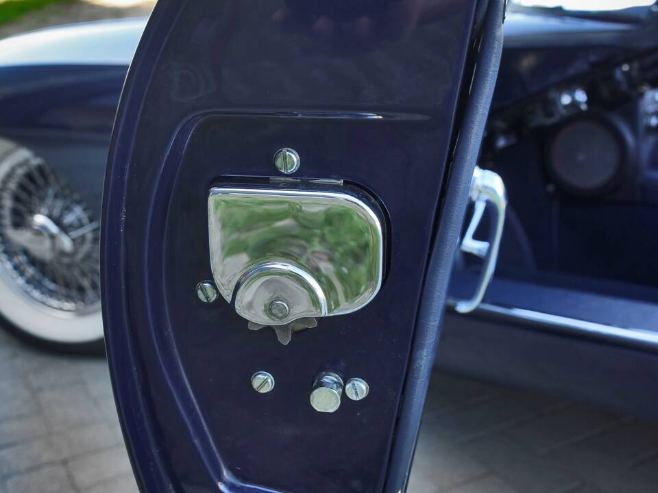 Image 39/80 de Jaguar Type E 4.2 (1966)