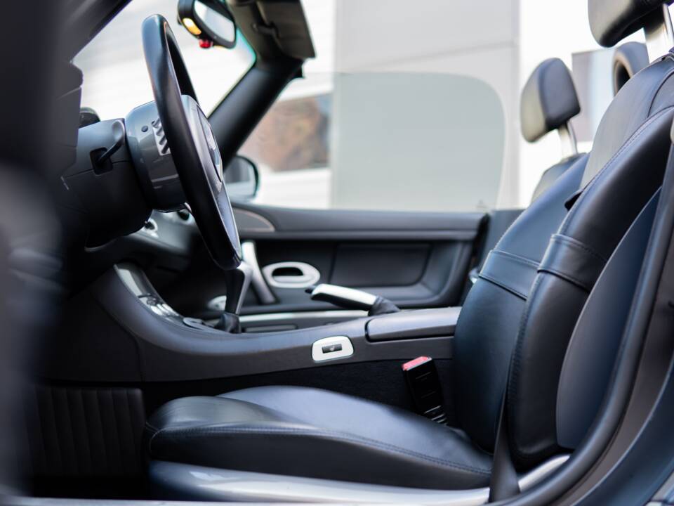 Image 26/32 of BMW Z8 (2001)