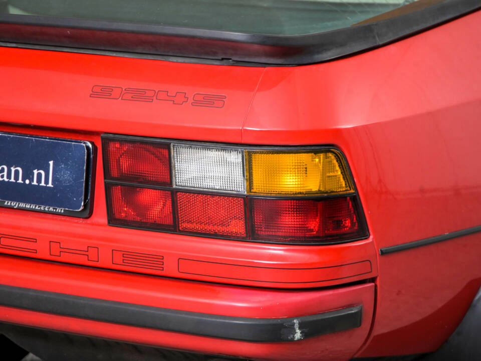 Immagine 29/50 di Porsche 924 S (1987)